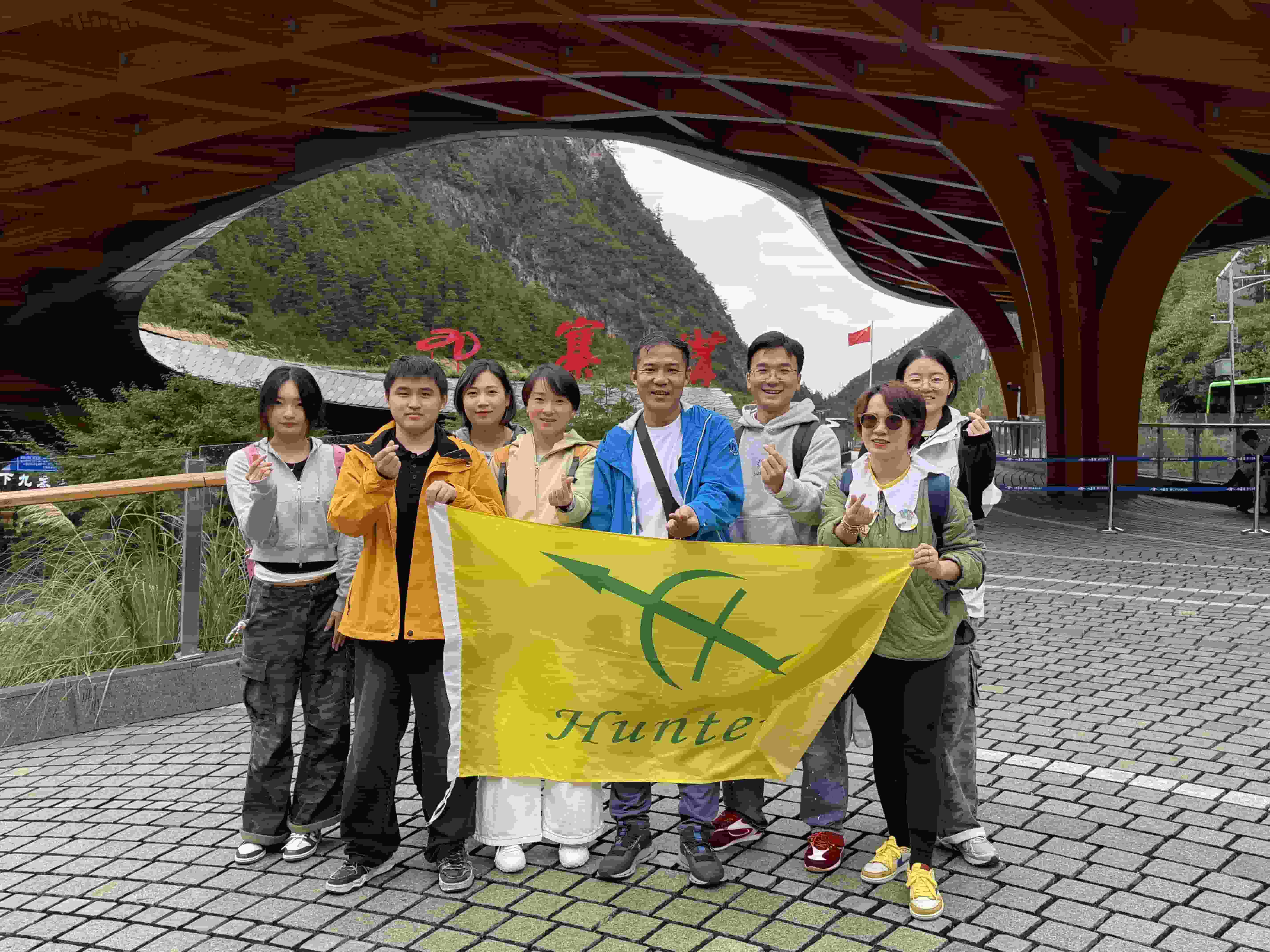 За межами гір і морів, об’єднуючи майстерність | Документальний фільм про групову поїздку Shanghai Visa Plastics «Цзючжайгоу-Хуанлун-Ченду»